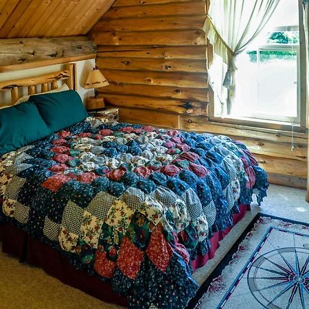 Log Home On Lopez-Spencer Spit Port Stanley エクステリア 写真