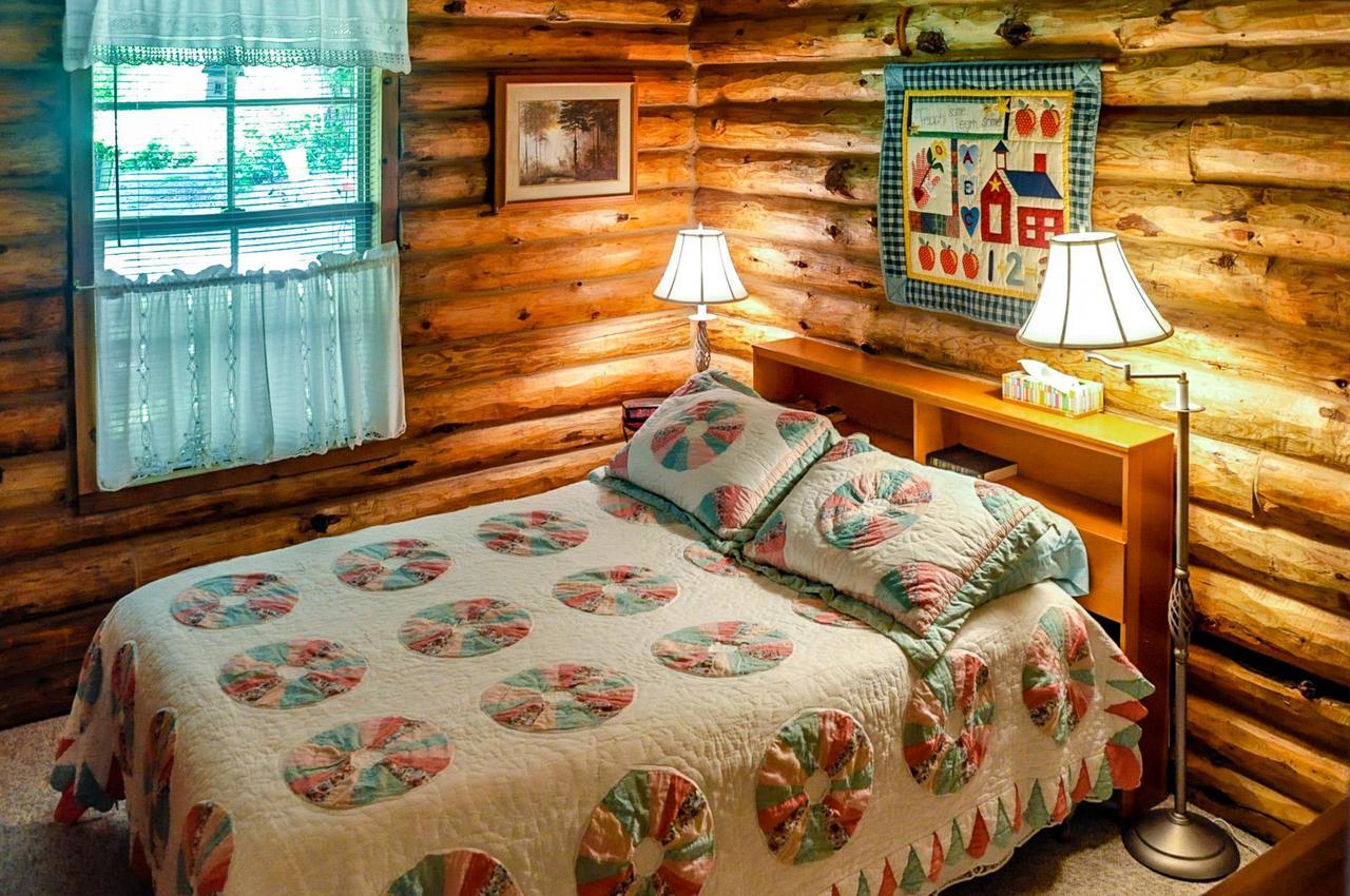 Log Home On Lopez-Spencer Spit Port Stanley エクステリア 写真