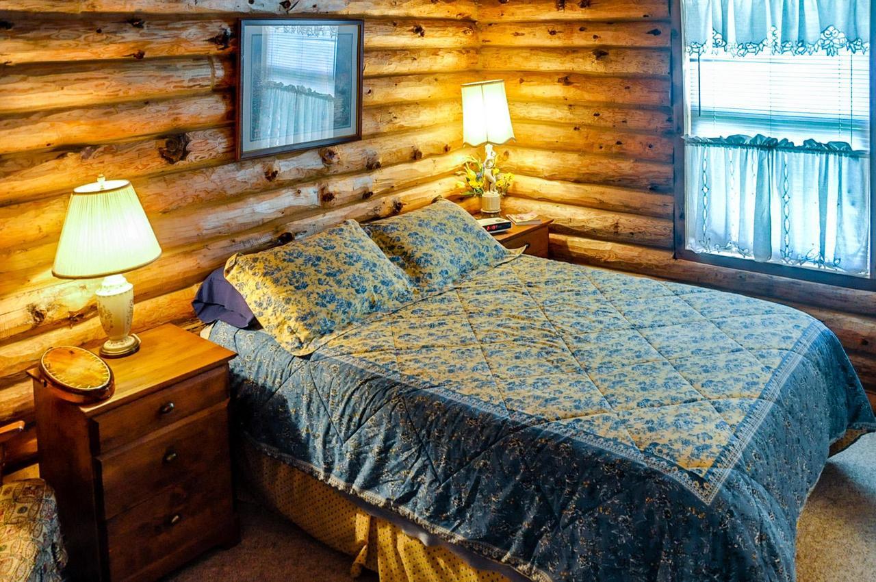 Log Home On Lopez-Spencer Spit Port Stanley エクステリア 写真