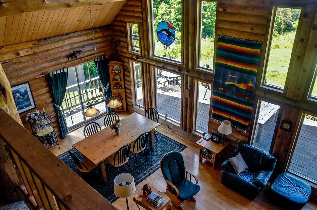 Log Home On Lopez-Spencer Spit Port Stanley エクステリア 写真
